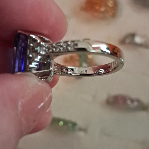 Natural Color Change Fluorite & White Topaz Ring. - Picture 7 of 9